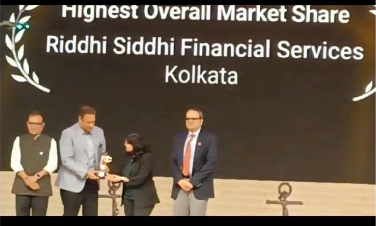 Kotak Mutual Fund You & I Awards — Highest Overall Market Share presented to Riddhi Siddhi Financial Services, Kolkata